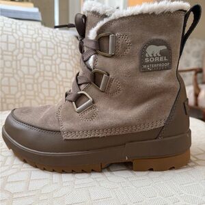 *LIKE NEW* Sorel Boots